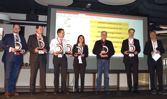 Im Rahmen des Industry Forums wurde der CADENAS Award „The Golden Catalog Seal“ an ausgewählte Komponentenhersteller verliehen.